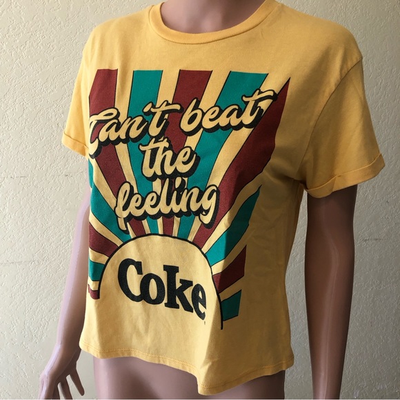 Coca-Cola Women’s Size L Yellow Cropped T-Shirt Short Sleeves Can’t Beat Feeling - Picture 5 of 16